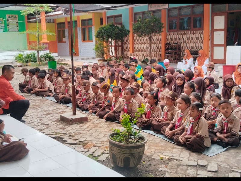 PEMBIASAAN PEMBACAAN SURAT PENDEK PADA HARI JUM'AT PENUH BERKAH