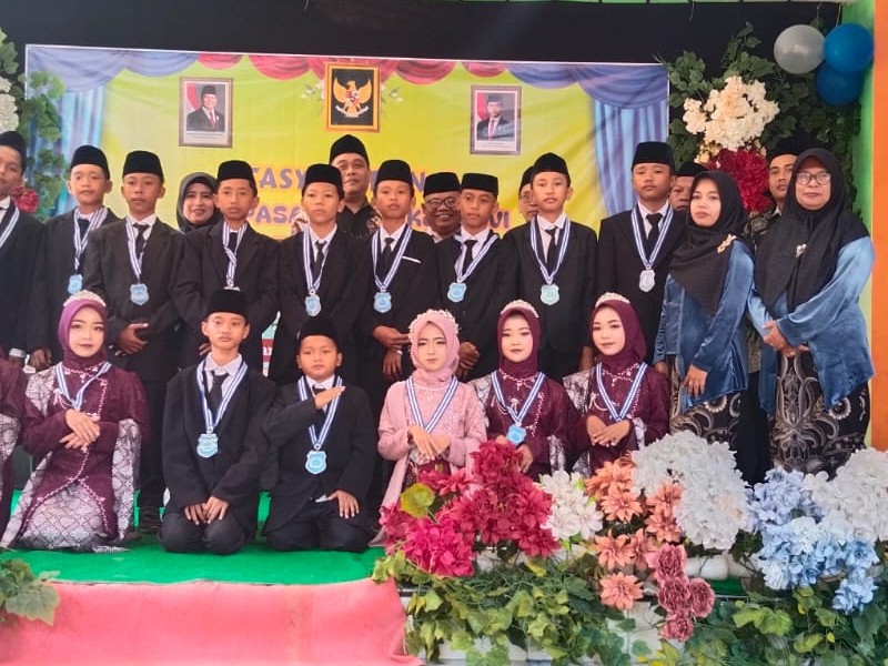 TASYAKURAN DAN PELEPASAN SISWA KELAS VI SD NEGERI 2 LUBAWANG TAHUN AJARAN 2025/2026