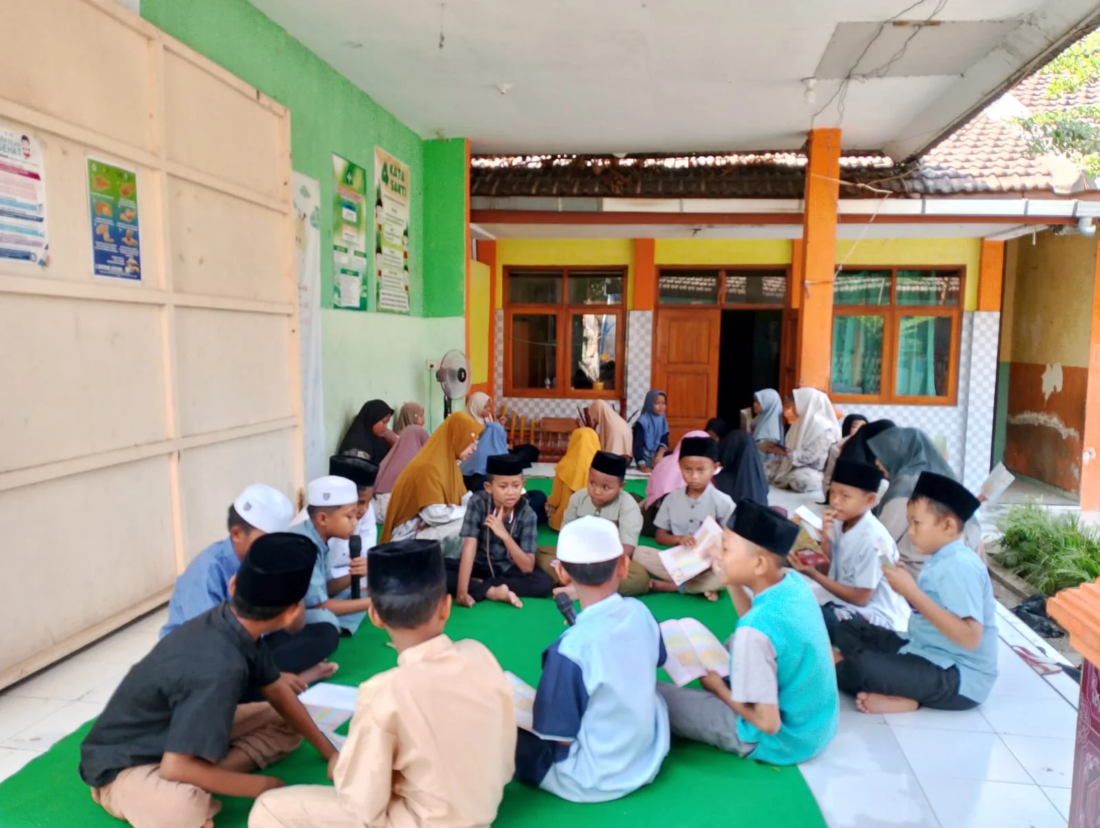 Khotmil Qur'an Warnai Peringatan Hari Santri Nasional di SD Negeri 2 Lubawang